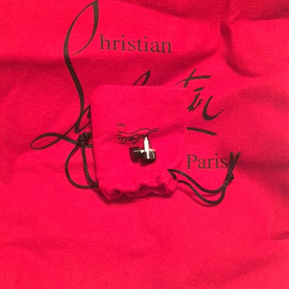 Christian Louboutin - Picture 6 of 6